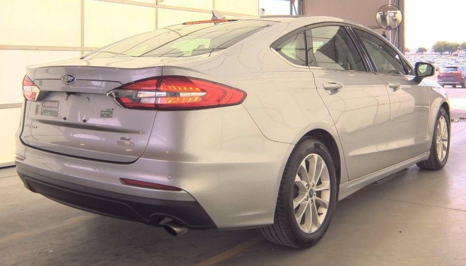 Used 2020 Ford Fusion SE image 5
