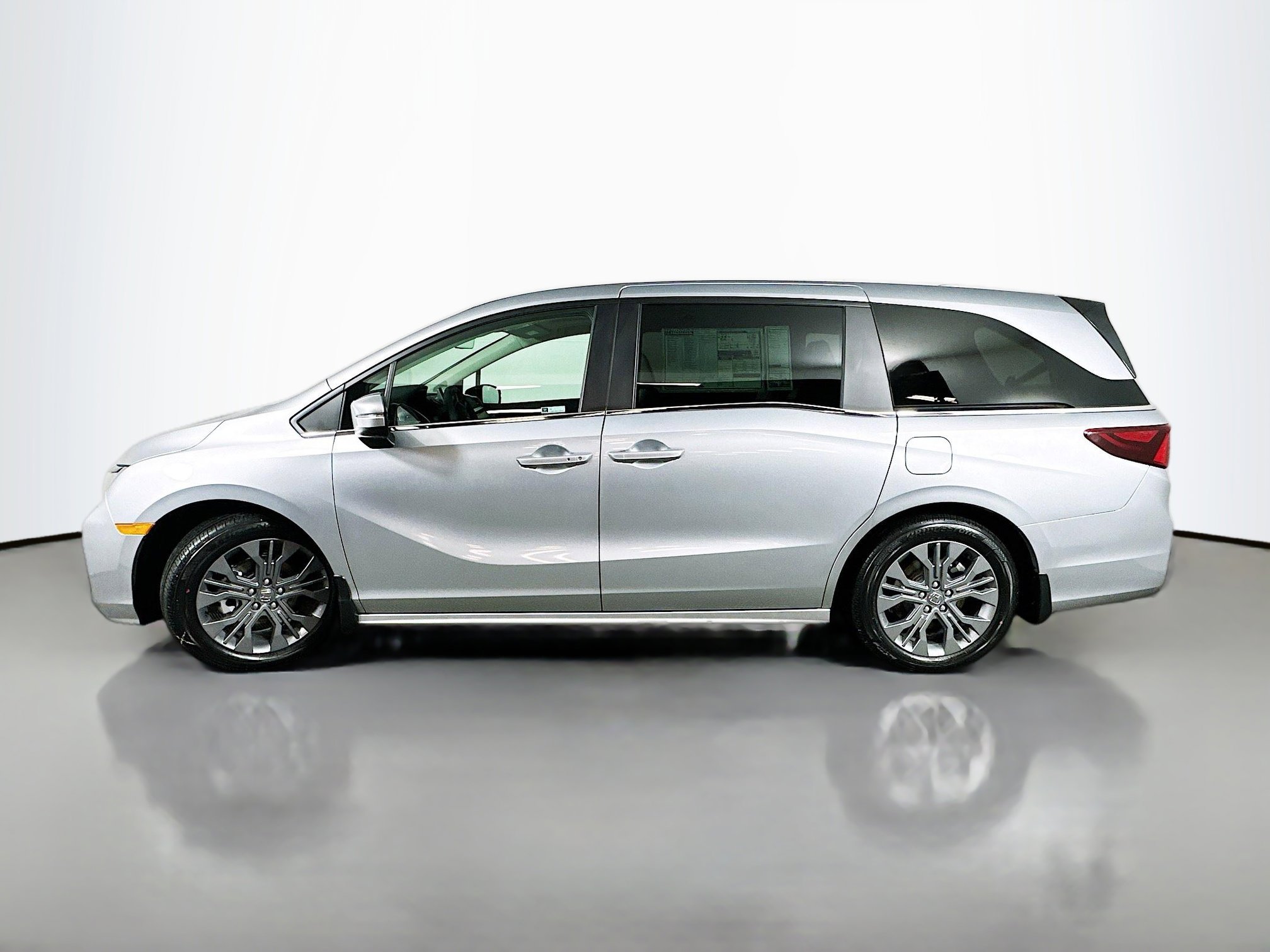 New 2026 Honda Odyssey Touring image 4