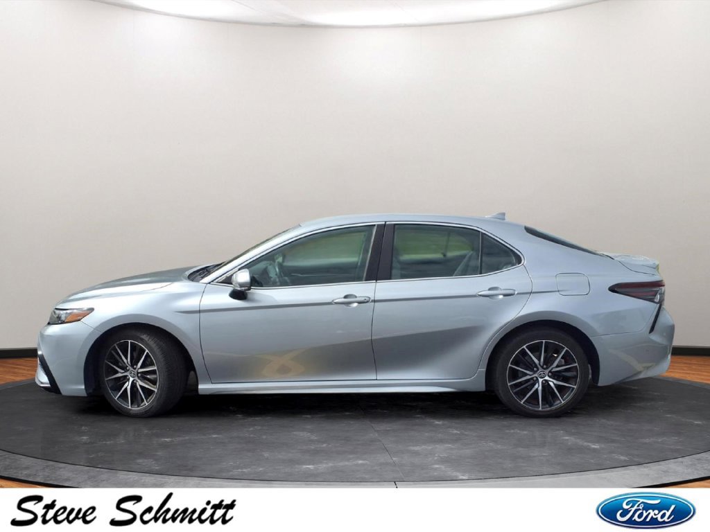 Used 2023 Toyota Camry SE w/ Convenience Package FWD image 2