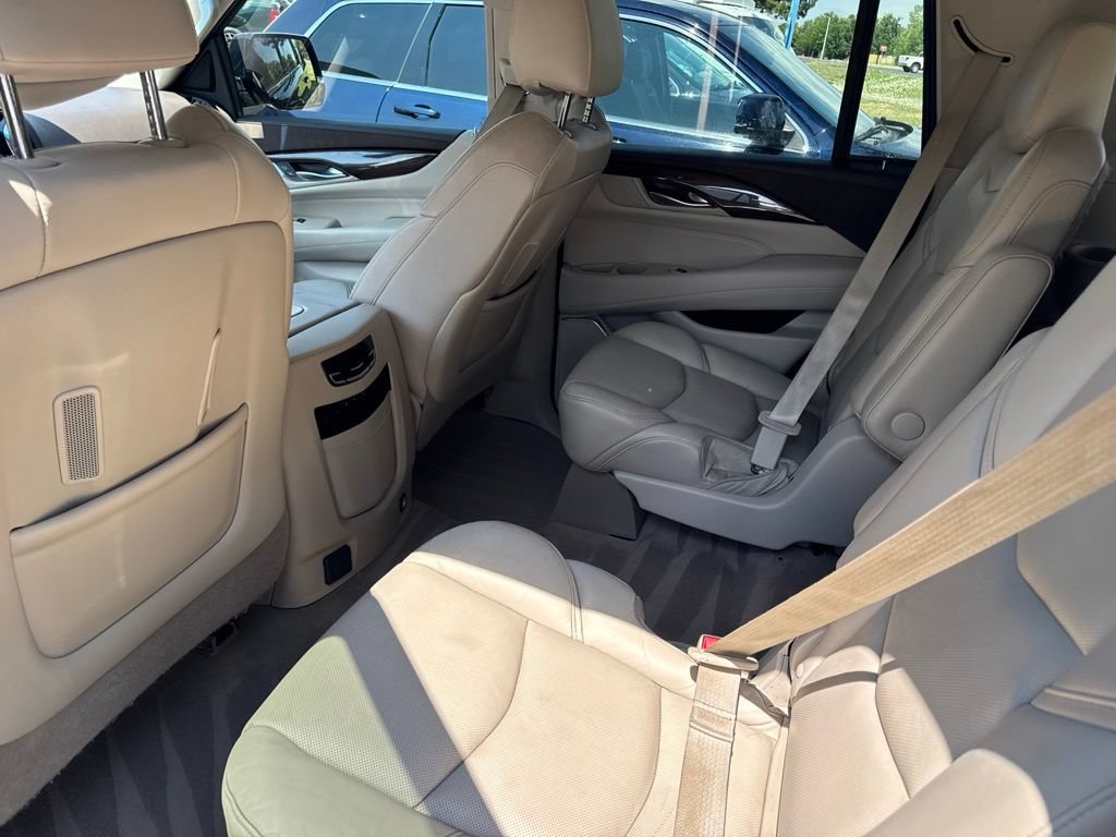 Used 2017 Cadillac Escalade Luxury AWD/4WD image 8