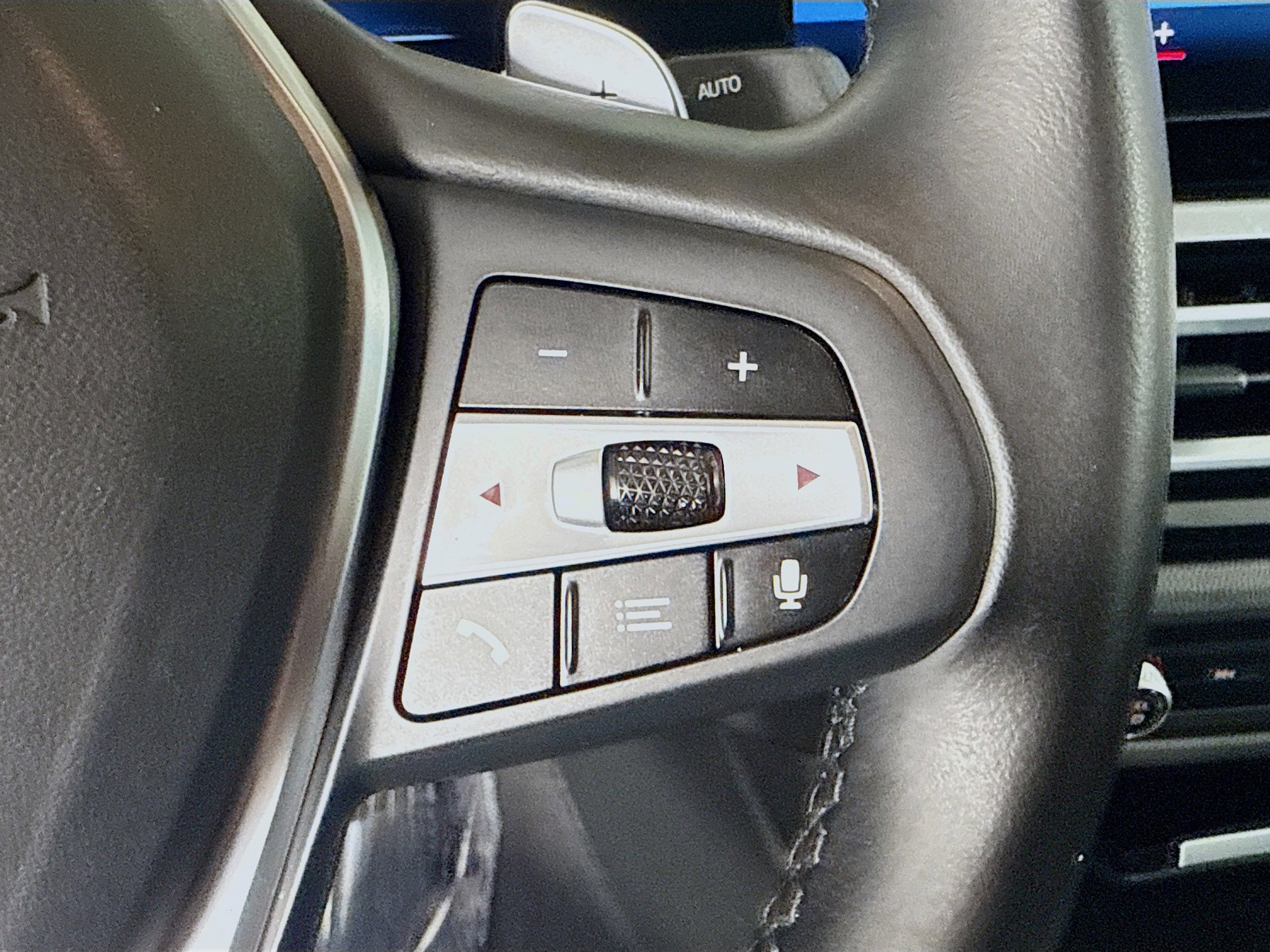 Used 2024 BMW 330i Sedan w/ Convenience Package image 15