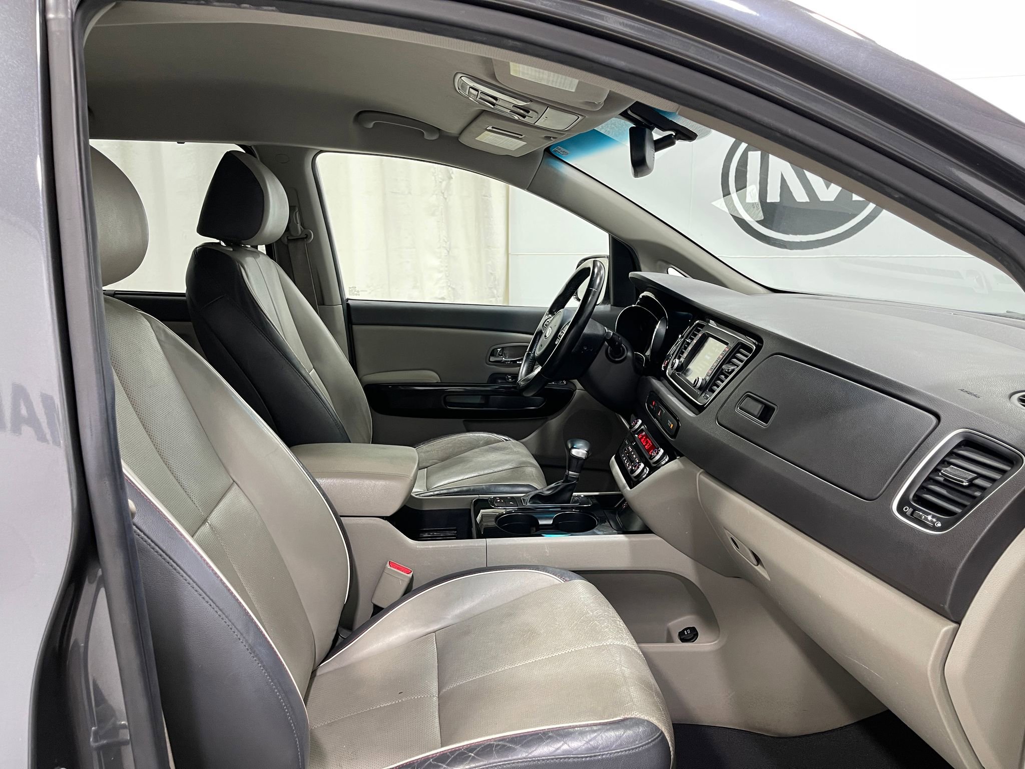 Used 2017 Kia Sedona EX image 33