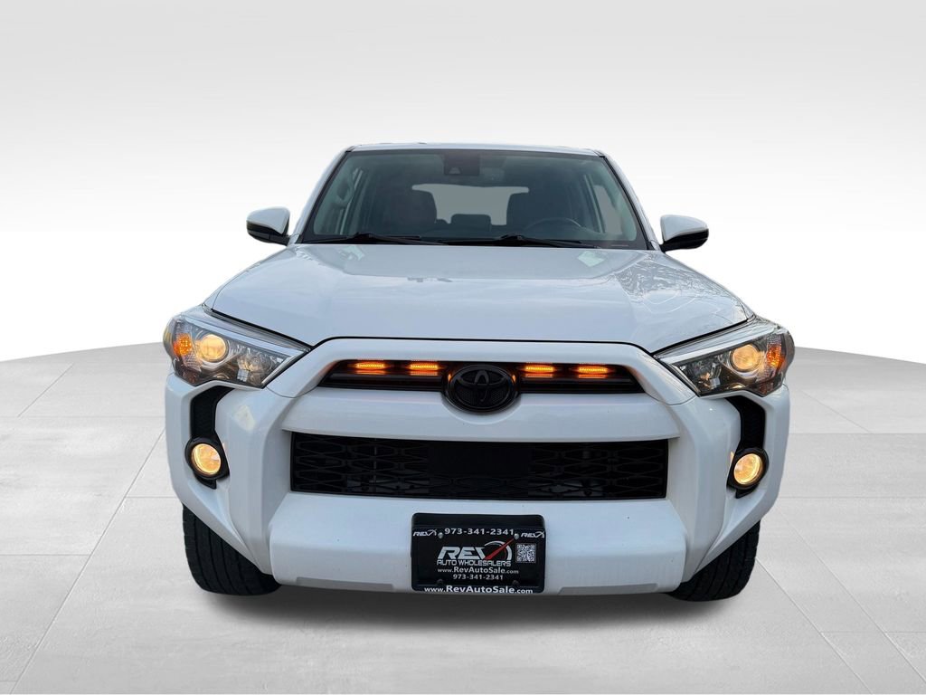 Used 2020 Toyota 4Runner SR5 AWD/4WD image 10