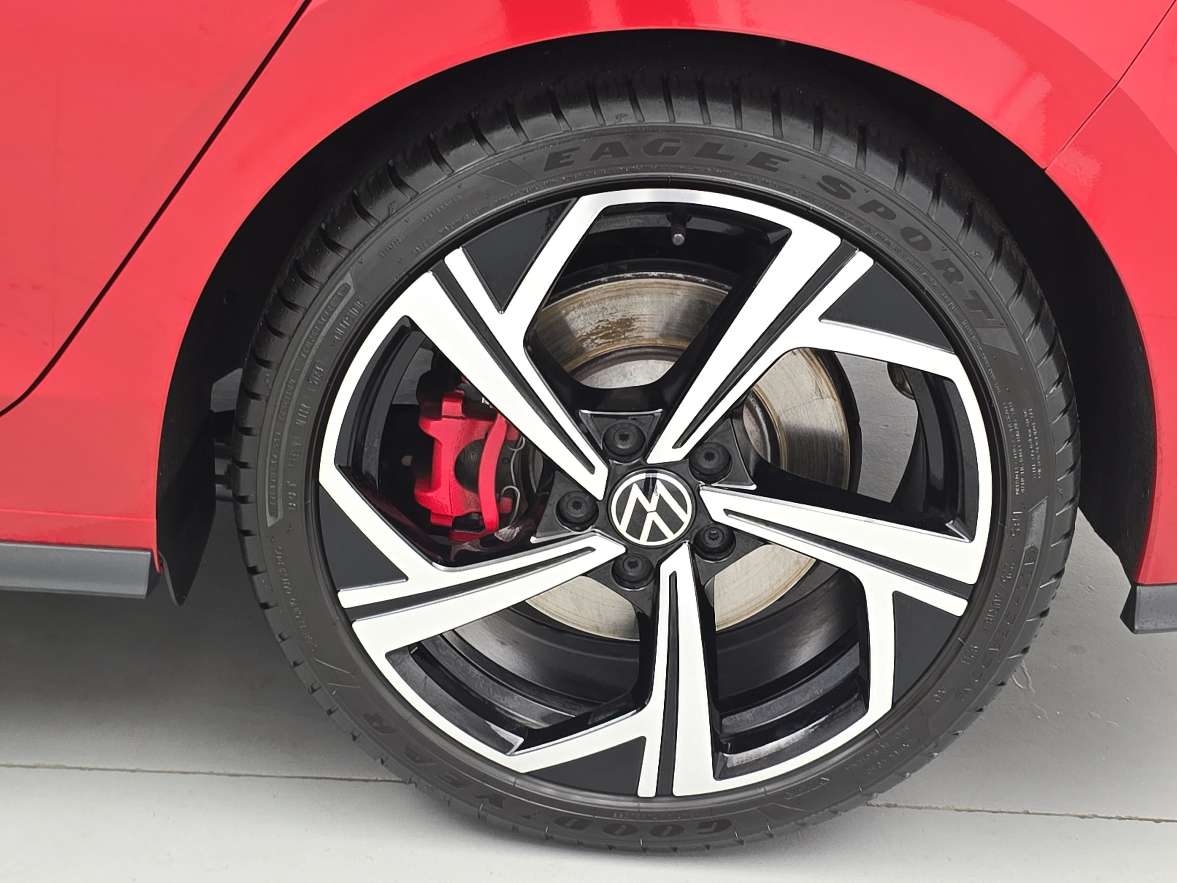 Certified 2024 Volkswagen GTI SE FWD image 33