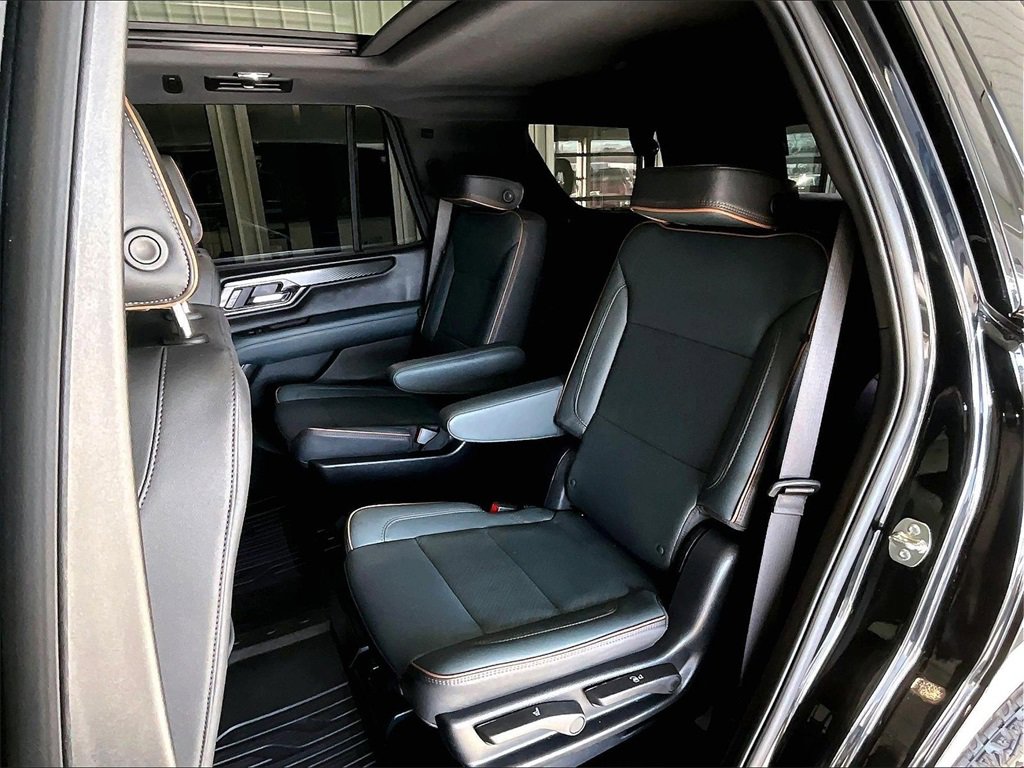 Used 2025 GMC Yukon AT4 w/ LPO, Floor Liner Package image 15