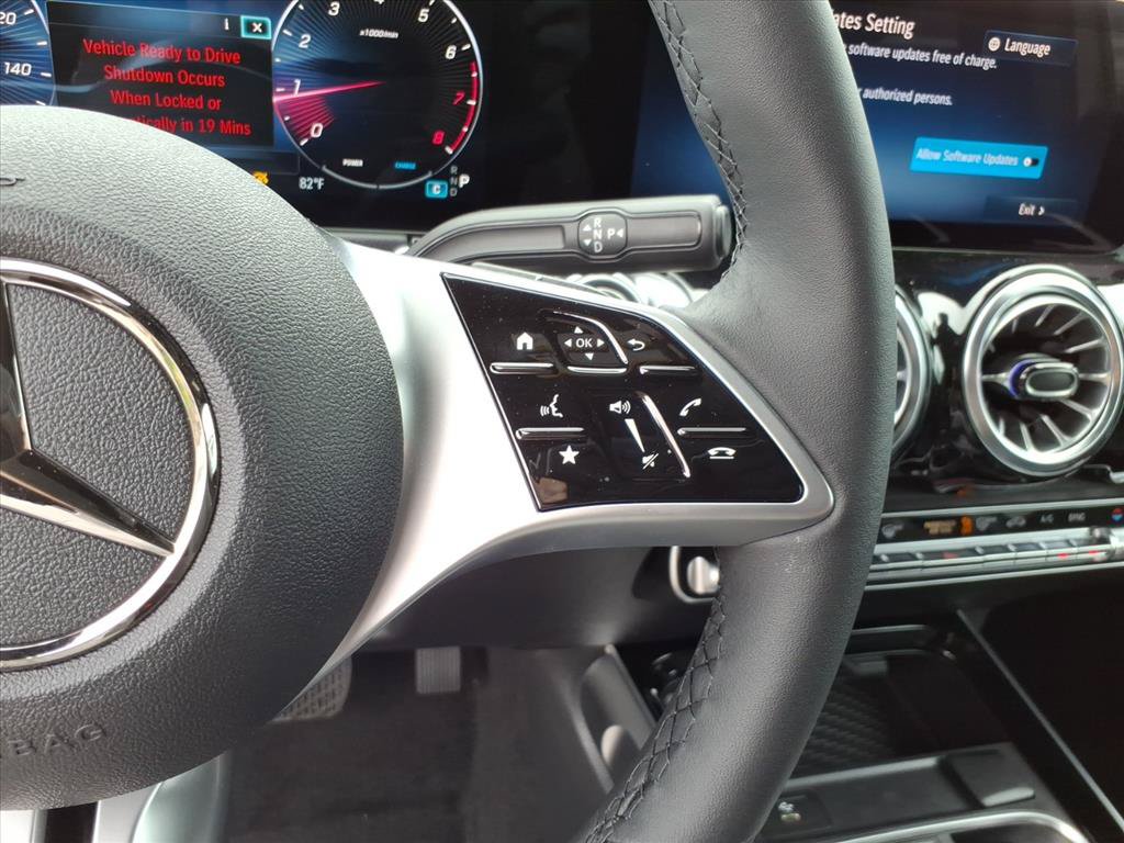 Used 2026 Mercedes-Benz GLB 250 4MATIC image 16