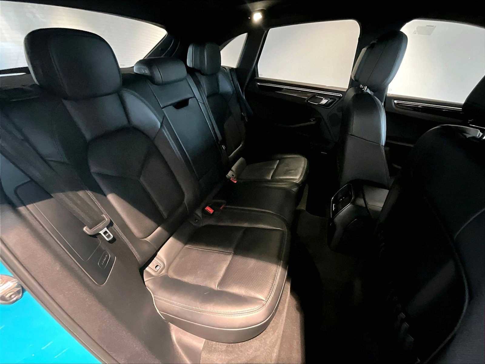Used 2022 Porsche Macan image 32