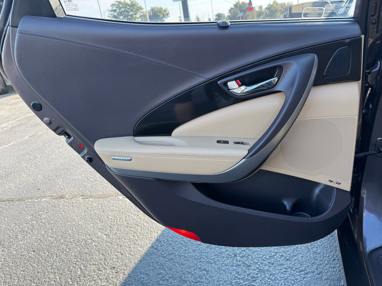 Used 2015 Hyundai Azera Limited image 17