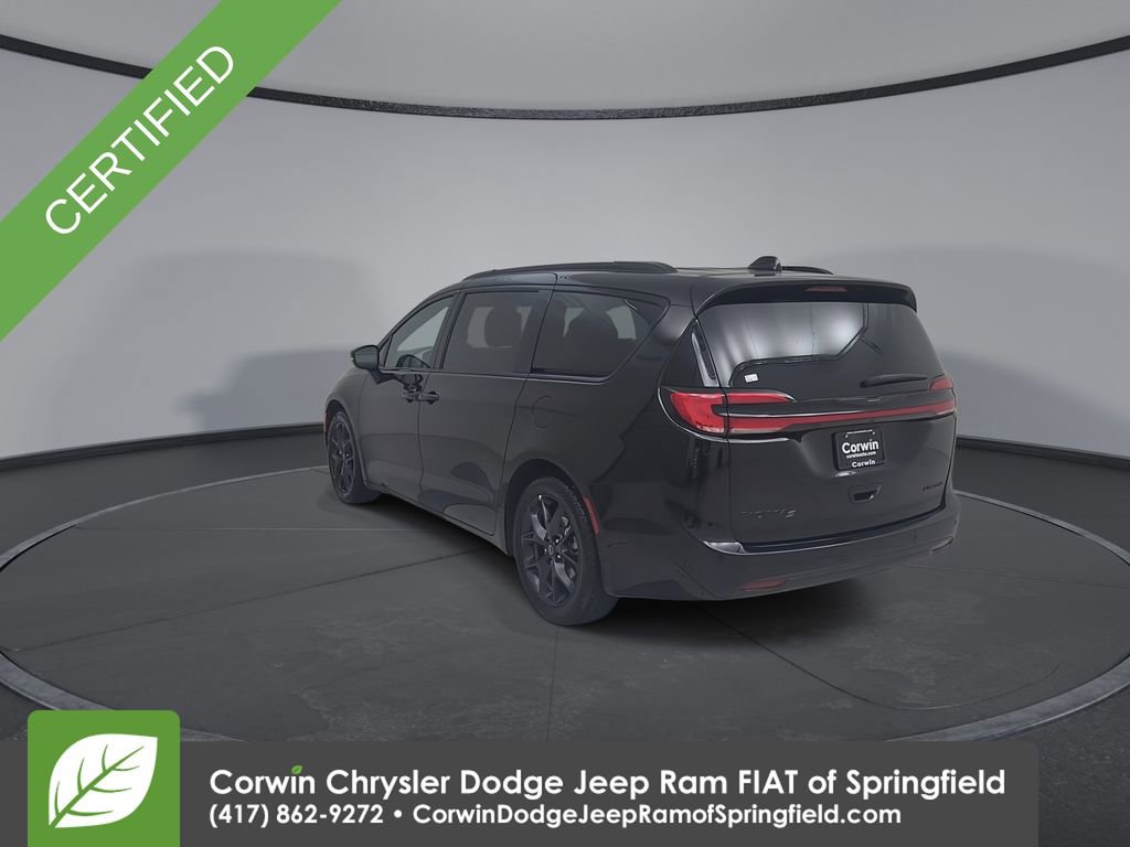 Certified 2025 Chrysler Pacifica Limited image 13