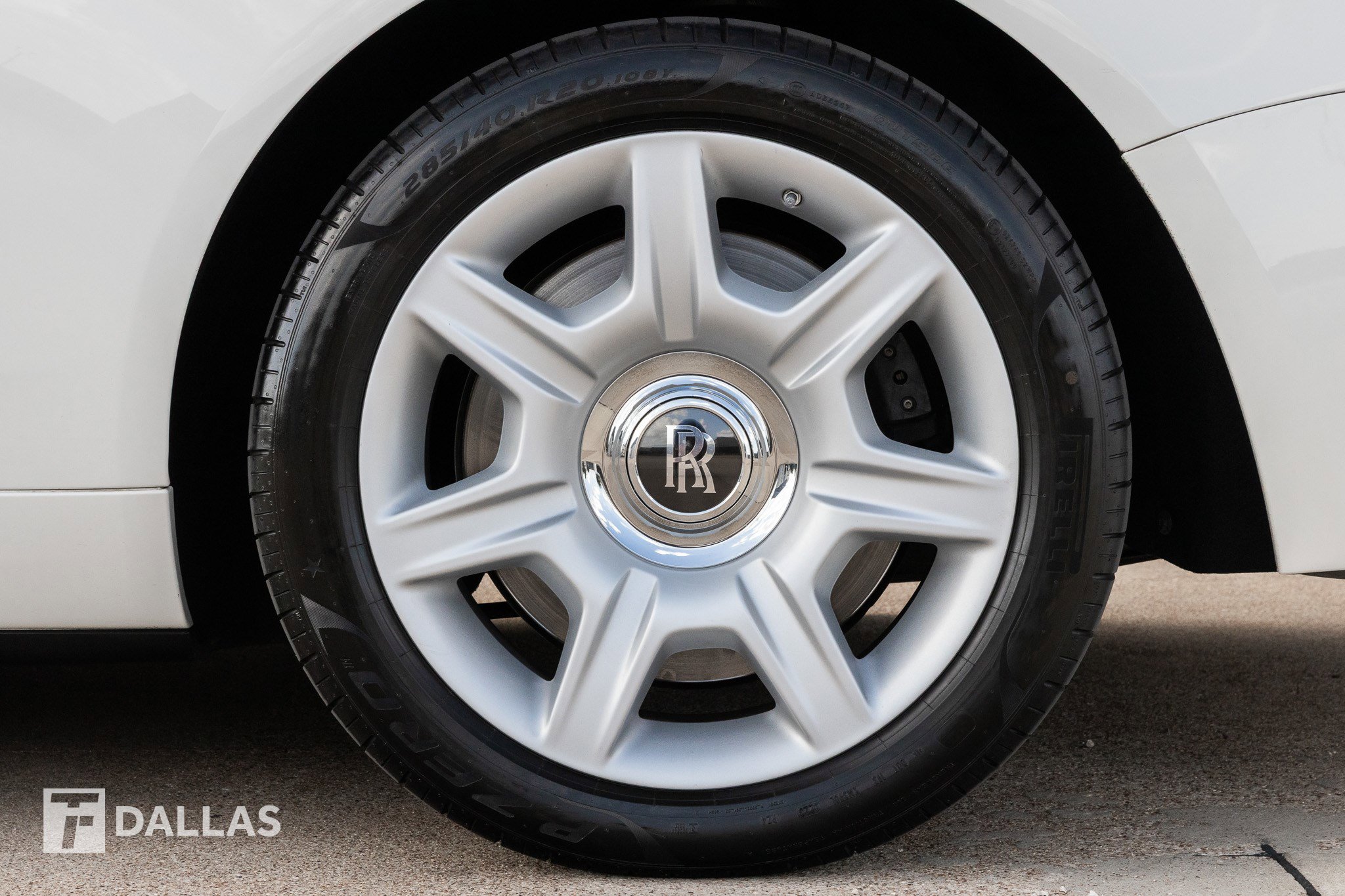 Used 2017 Rolls-Royce Dawn image 12