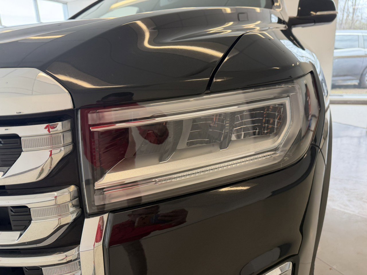 Used 2023 GMC Acadia SLT image 42