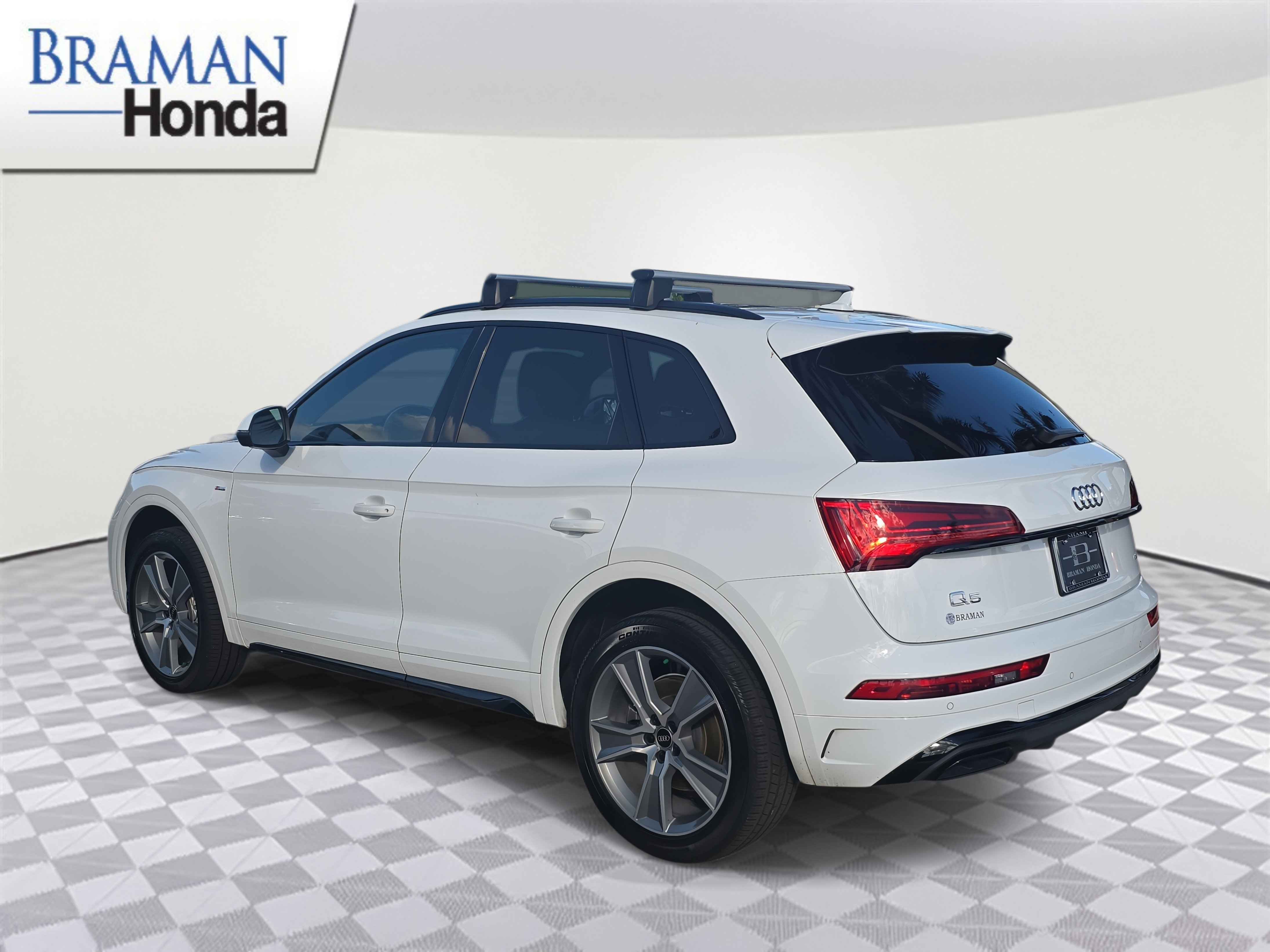 Used 2025 Audi Q5 2.0T Premium image 4