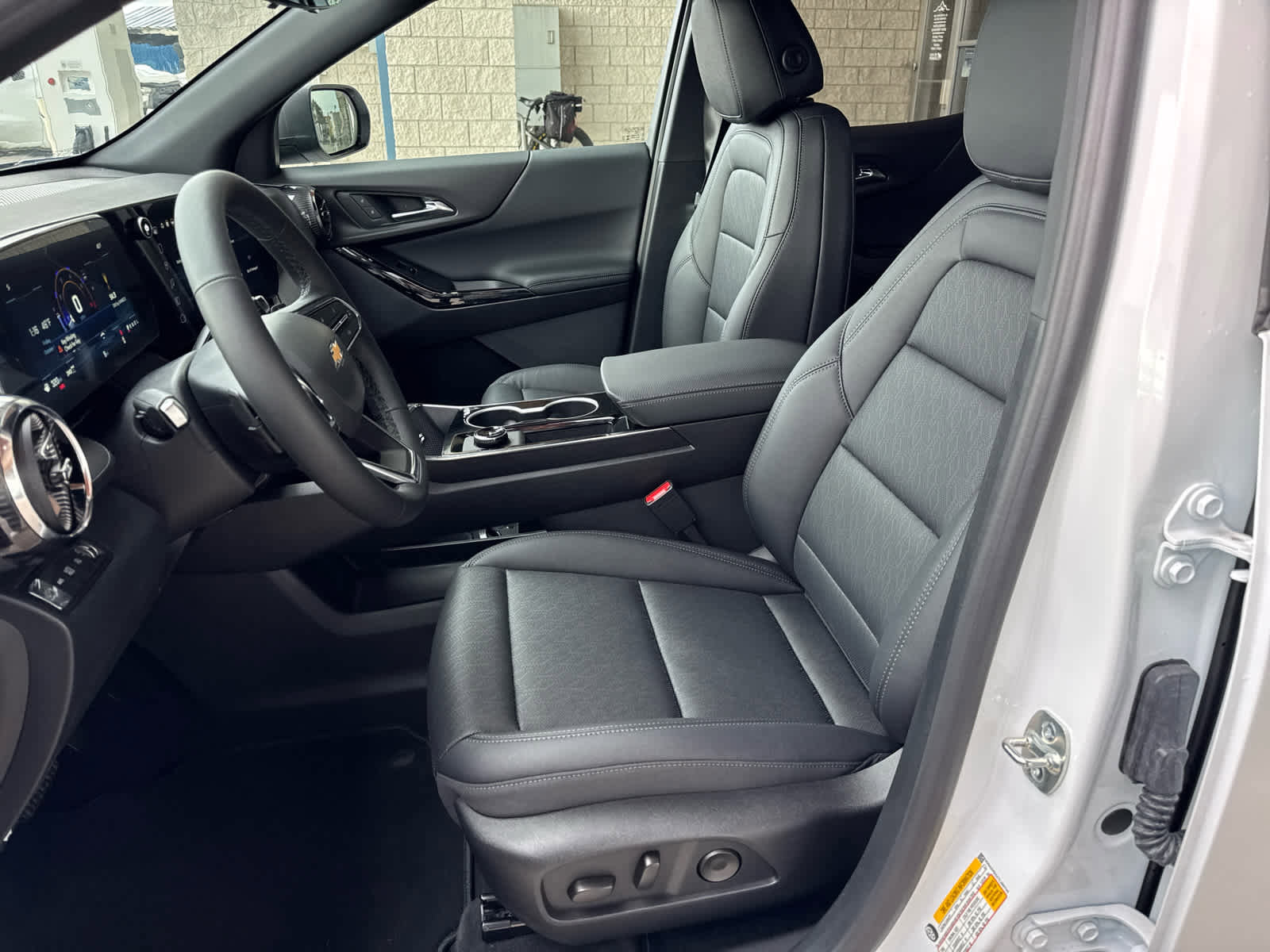 New 2026 Chevrolet Equinox LT w/ Convenience Package II image 25