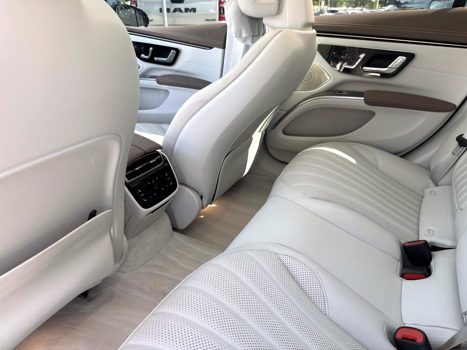Used 2022 Mercedes-Benz EQS 580 4MATIC Sedan image 14
