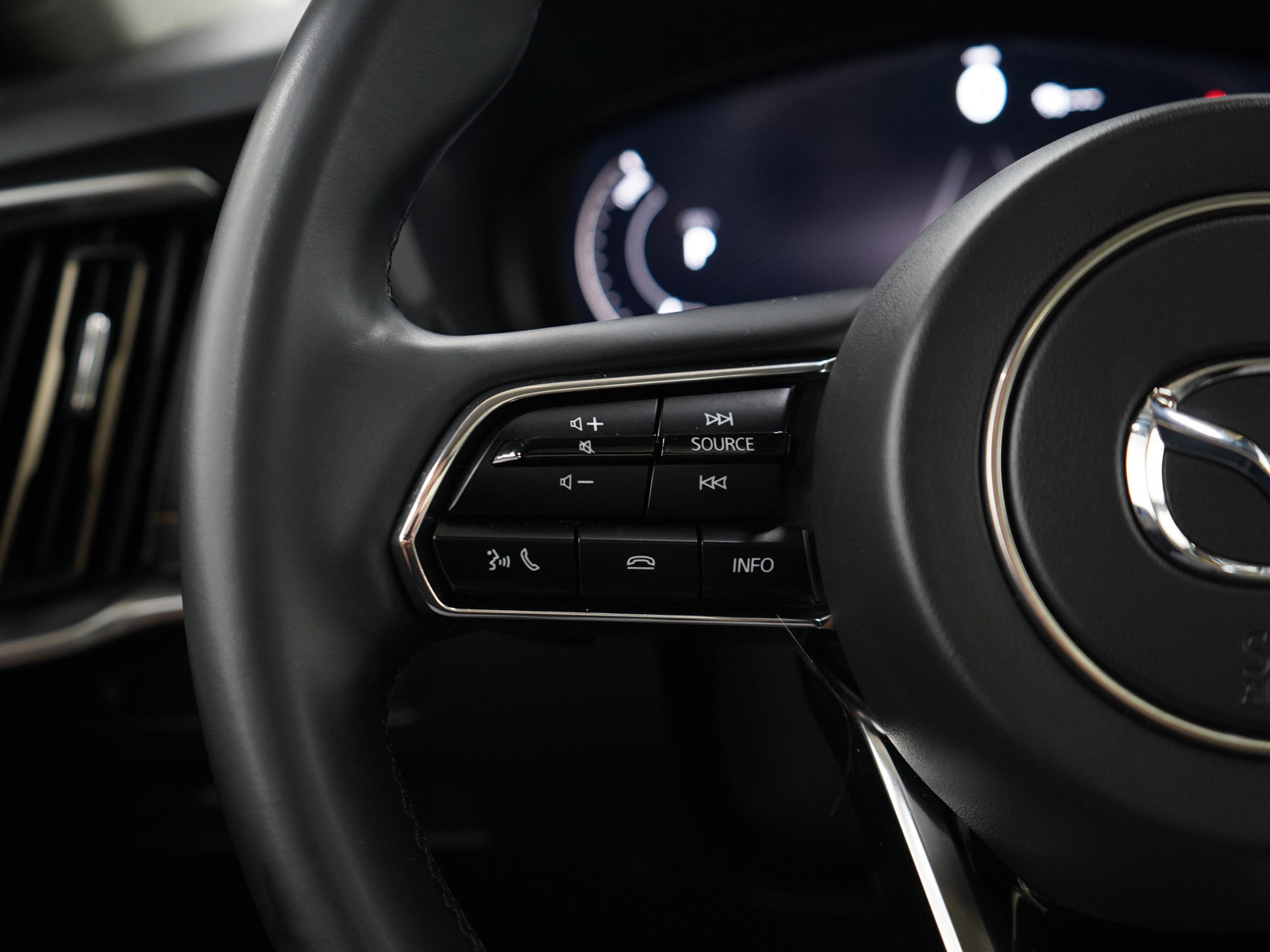 Certified 2025 MAZDA CX-90 Plug-In Hybrid w/Premium Sport image 29