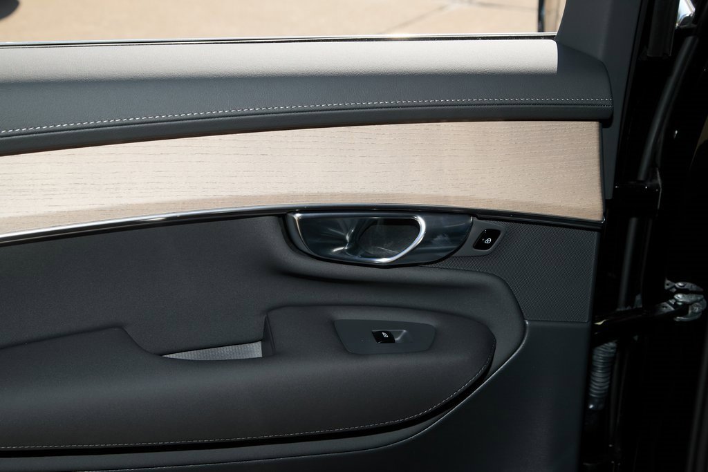 New 2026 Volvo XC90 B6 Plus w/ Protection Package Premier image 26