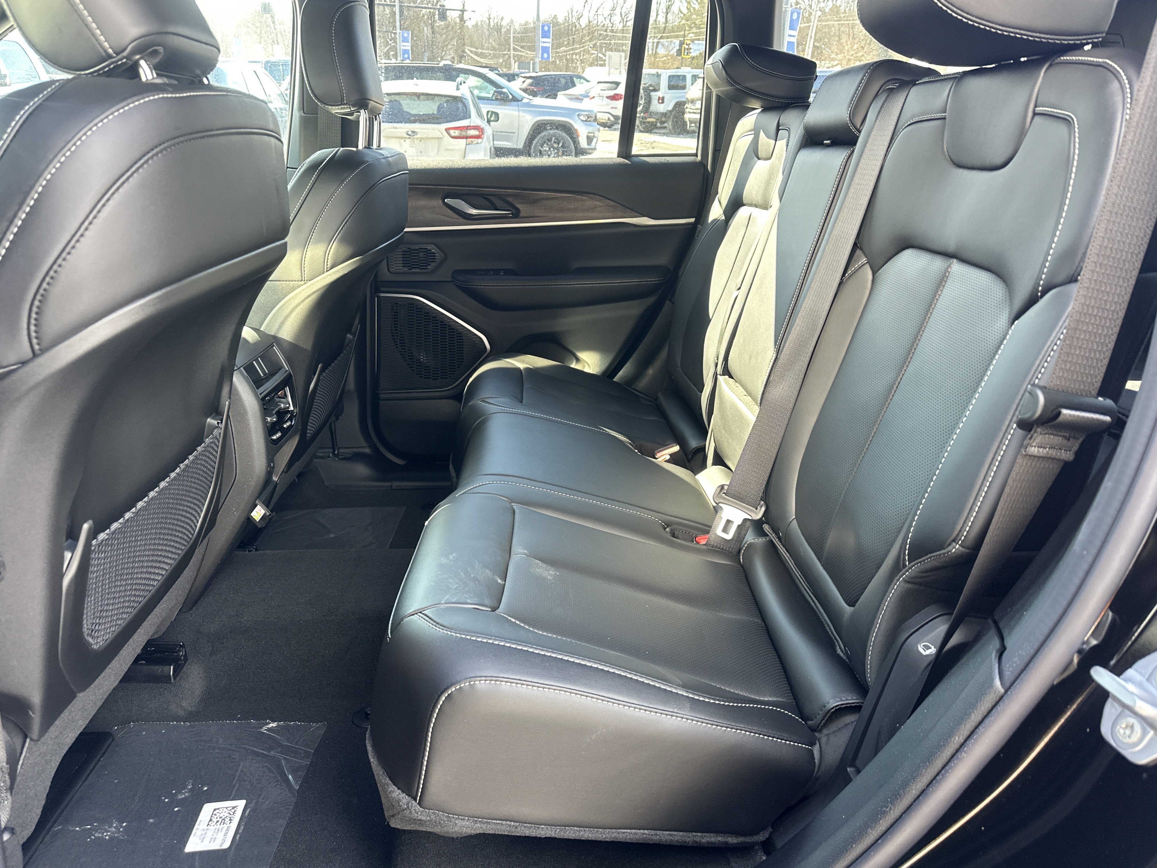 New 2026 Jeep Grand Cherokee Limited w/ Luxury Tech Group II AWD/4WD image 28