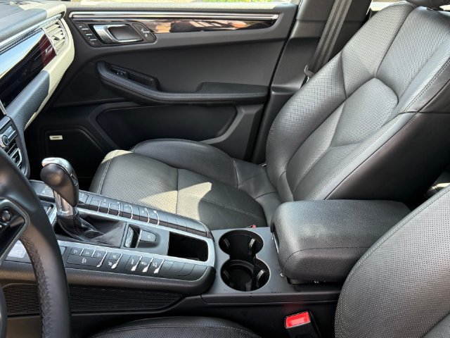 Used 2021 Porsche Macan AWD/4WD image 12