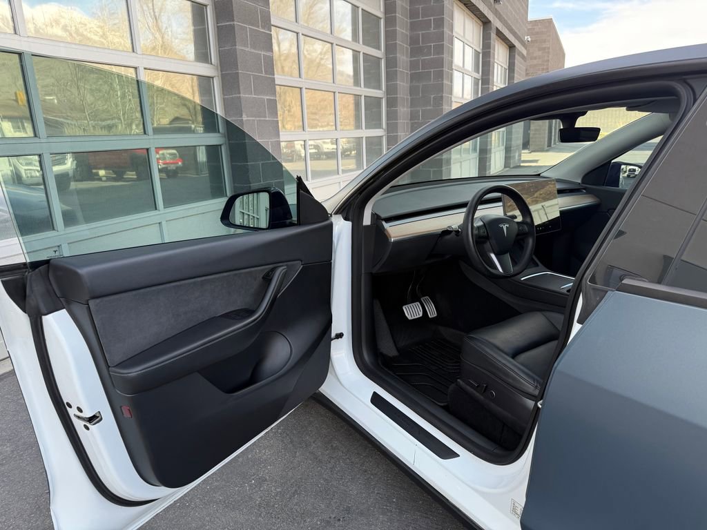 Used 2022 Tesla Model Y Performance AWD/4WD image 27