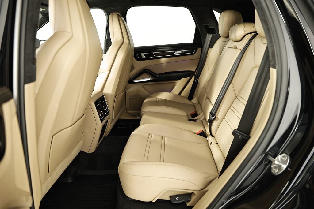 Certified 2022 Porsche Cayenne Turbo image 27