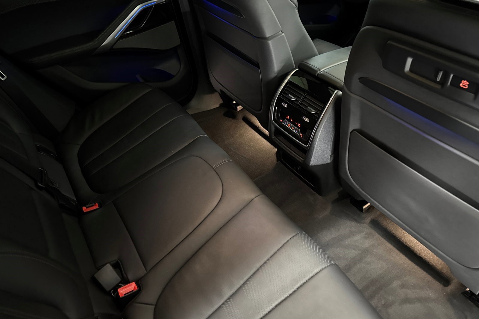 Used 2021 BMW X6 sDrive40i w/ Executive Package RWD image 31