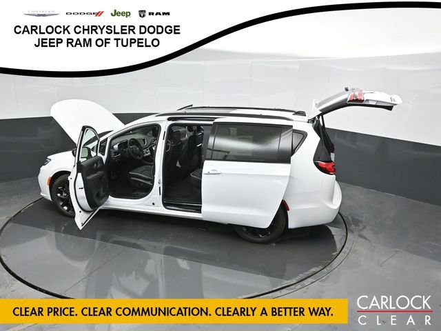 New 2026 Chrysler Pacifica Limited w/ Uconnect Theater Family Group image 72