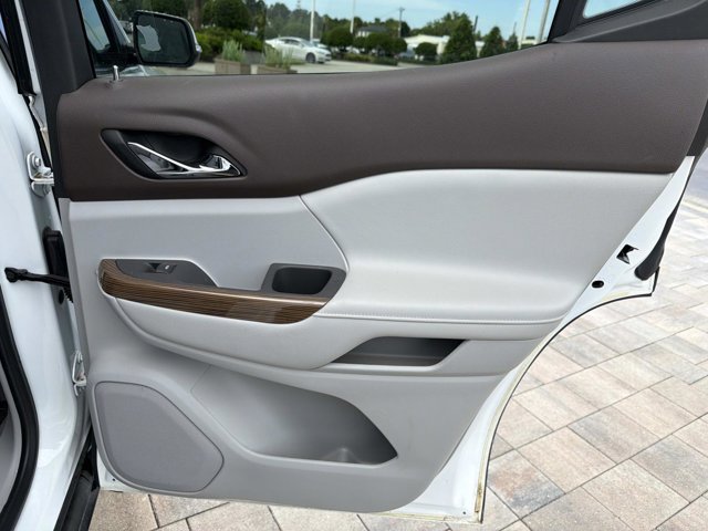 Used 2020 GMC Acadia SLE w/ Driver Convenience Package FWD image 21