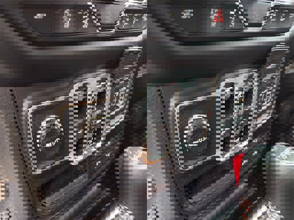 Used 2018 Jeep Wrangler Unlimited Sahara image 23