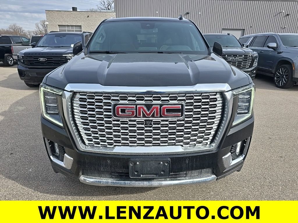 Used 2024 GMC Yukon SLT w/ SLT Luxury Package image 2
