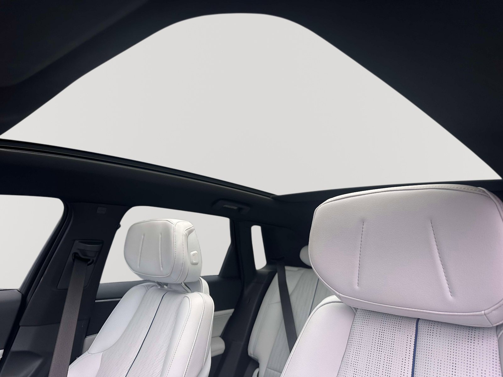 Certified 2024 Cadillac Lyriq Luxury image 8