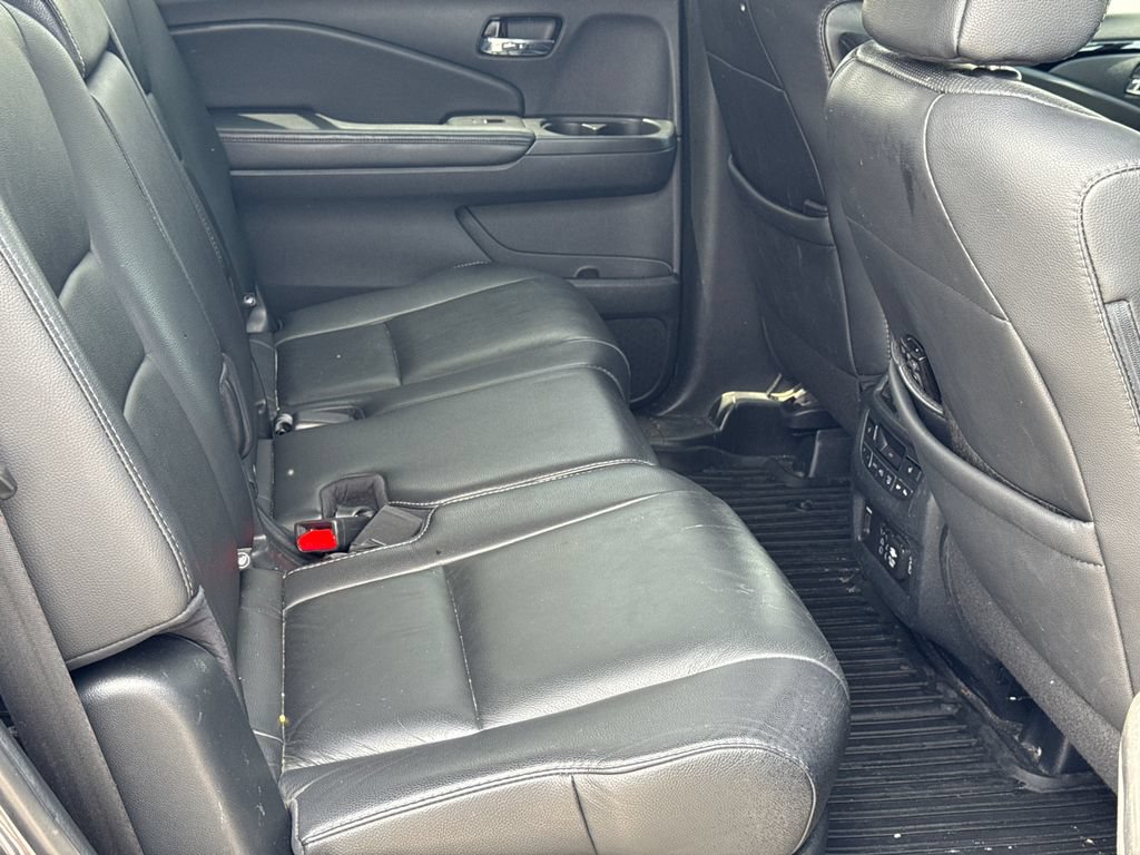 Used 2020 Honda Pilot Touring image 17