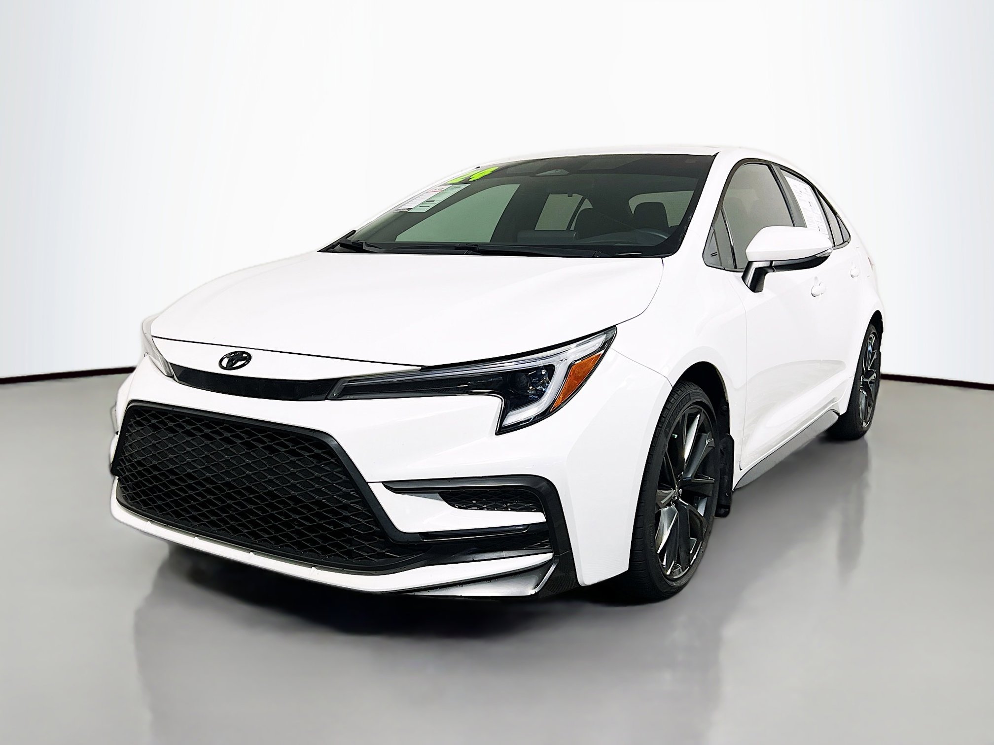 Used 2024 Toyota Corolla SE w/ SE Premium Package image 10