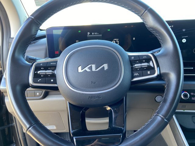 Used 2025 Kia Carnival FWD image 34