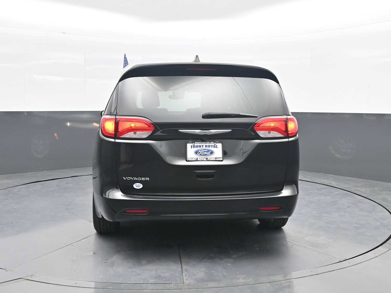 Used 2024 Chrysler Voyager LX FWD image 6