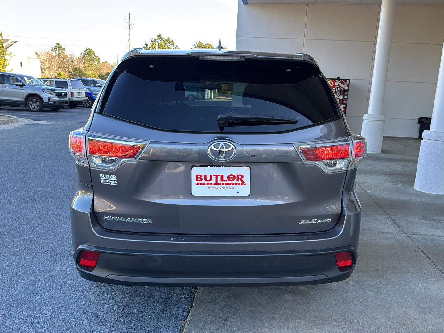 Used 2016 Toyota Highlander XLE image 4