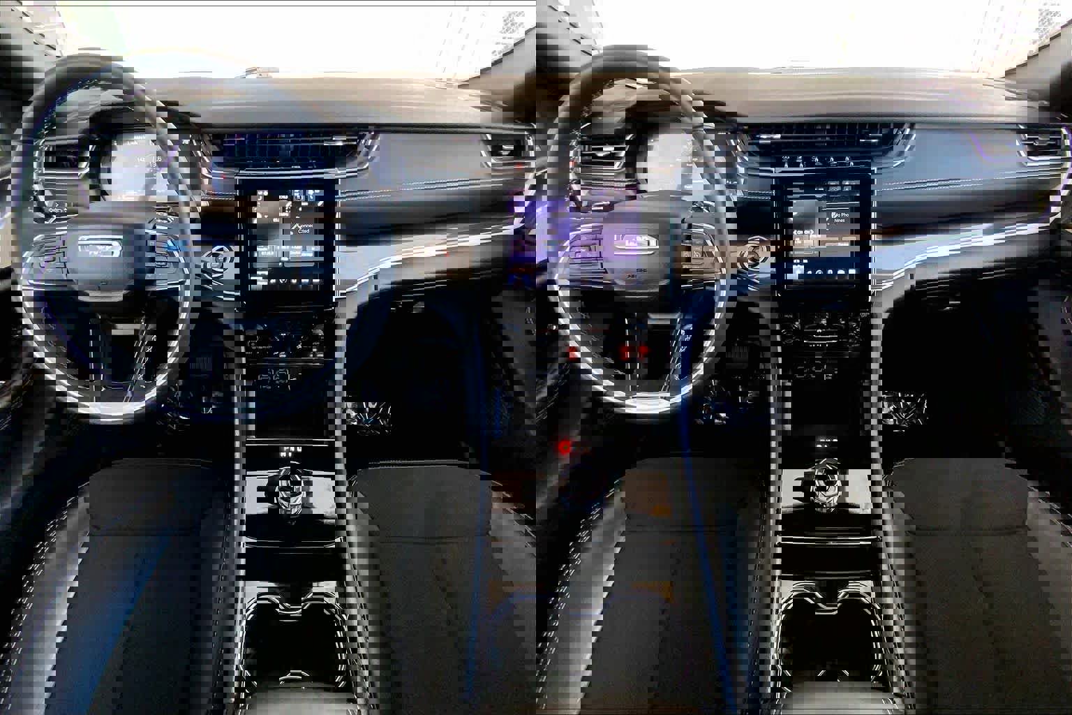 Used 2023 Jeep Grand Cherokee Altitude image 15