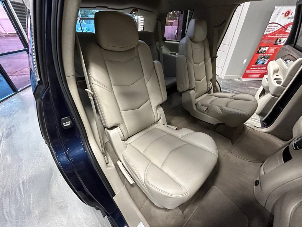 Used 2017 Cadillac Escalade Premium Luxury AWD/4WD image 5