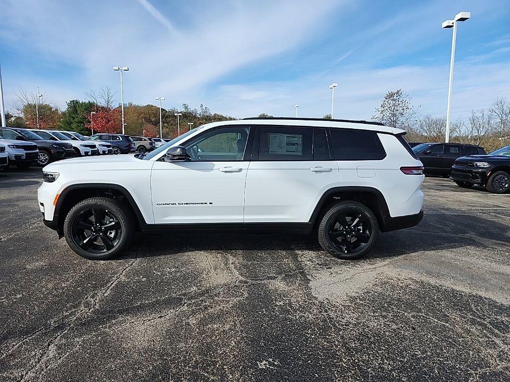 New 2025 Jeep Grand Cherokee L Limited w/ Black Appearance Package image 6
