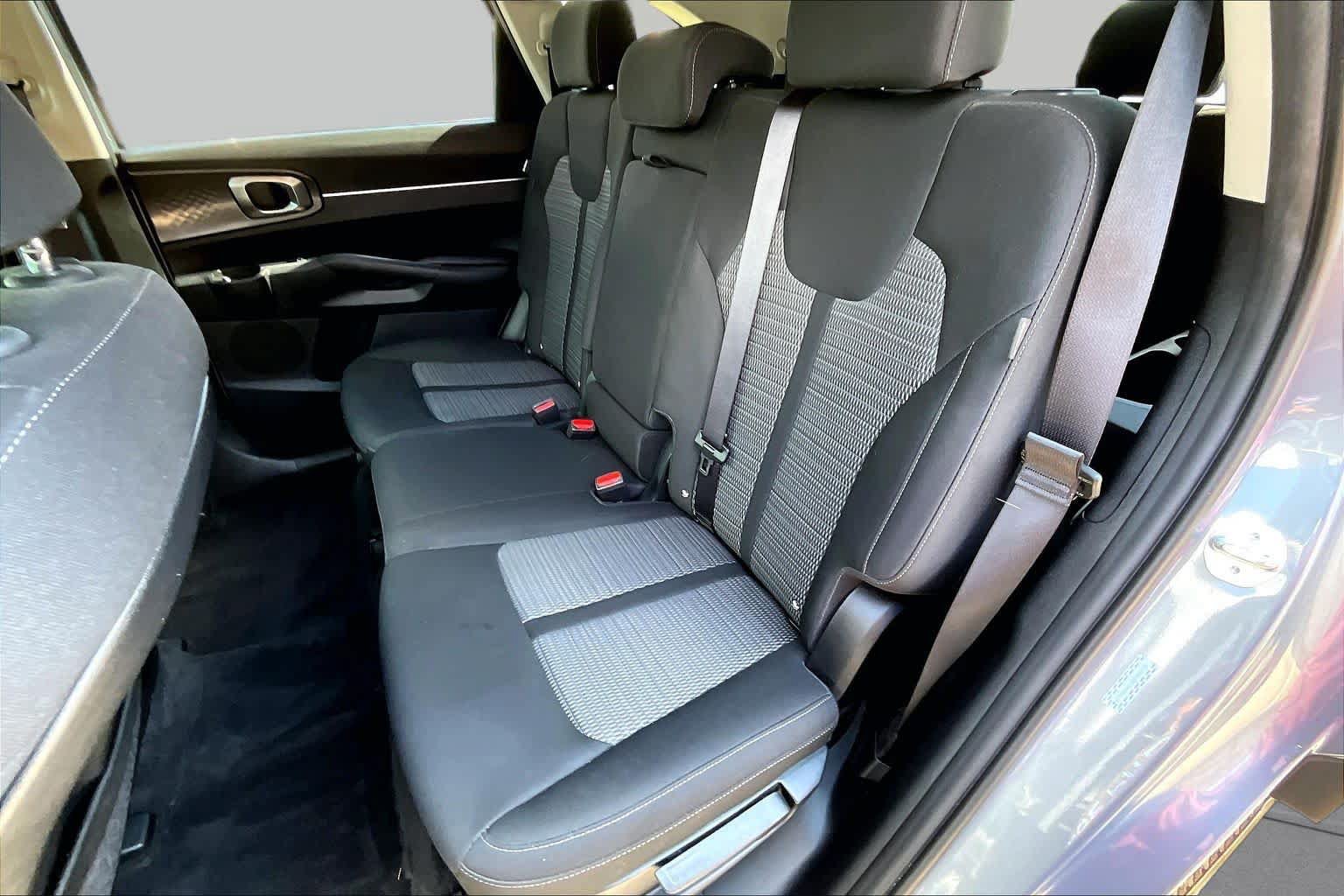 Used 2025 Kia Sorento LX FWD image 21