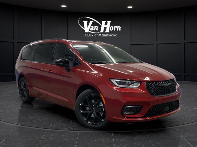 New 2026 Chrysler Pacifica Limited w/ S Appearance Package image 1