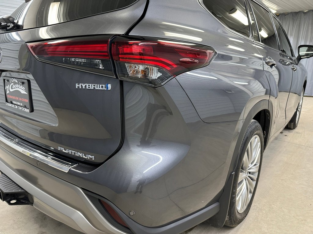 Used 2024 Toyota Highlander Platinum image 30