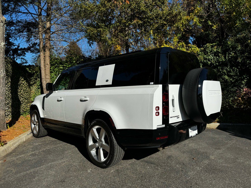 Used 2023 Land Rover Defender 130 X-Dynamic SE image 5