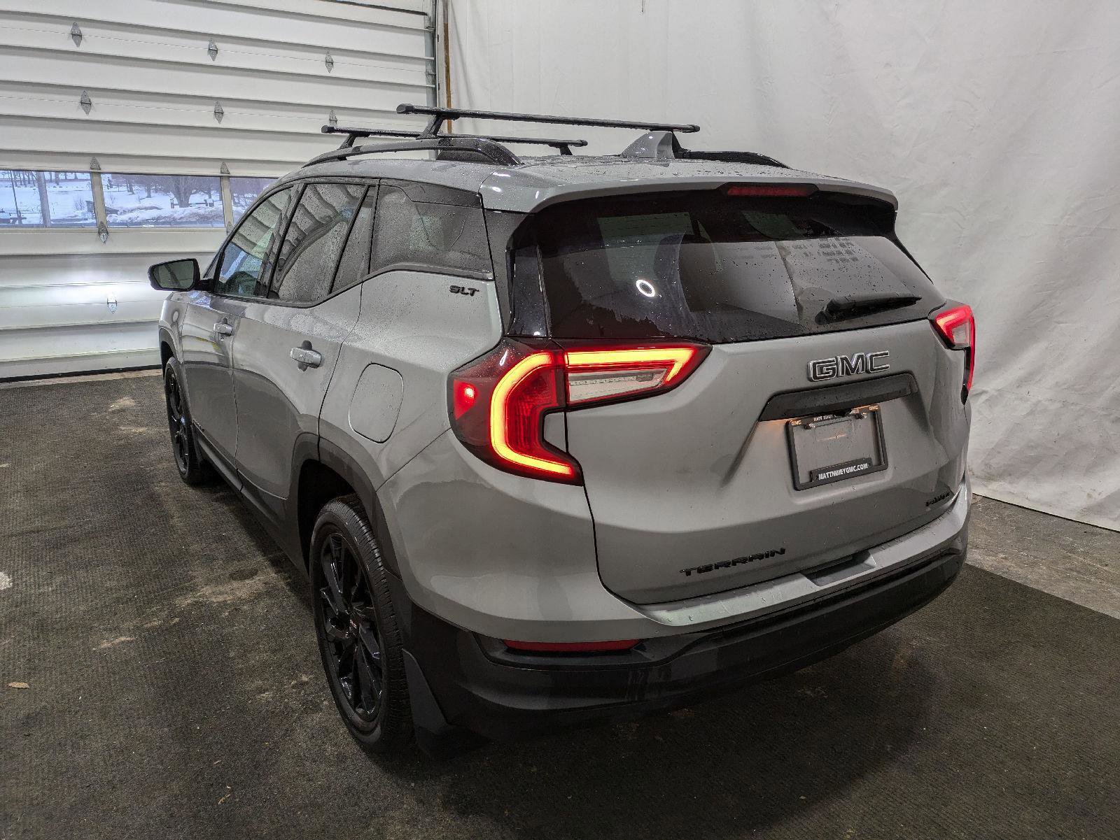 Used 2024 GMC Terrain SLT w/ Infotainment Package II image 12