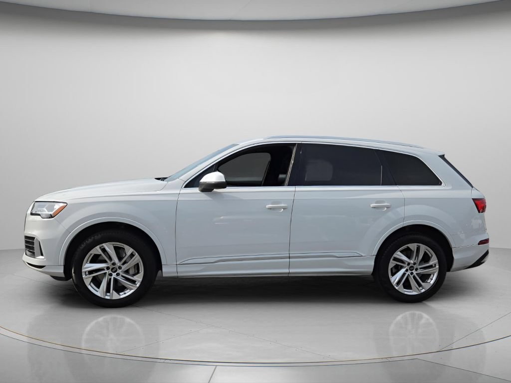 Used 2023 Audi Q7 2.0T Premium w/ Towing Package AWD/4WD image 3