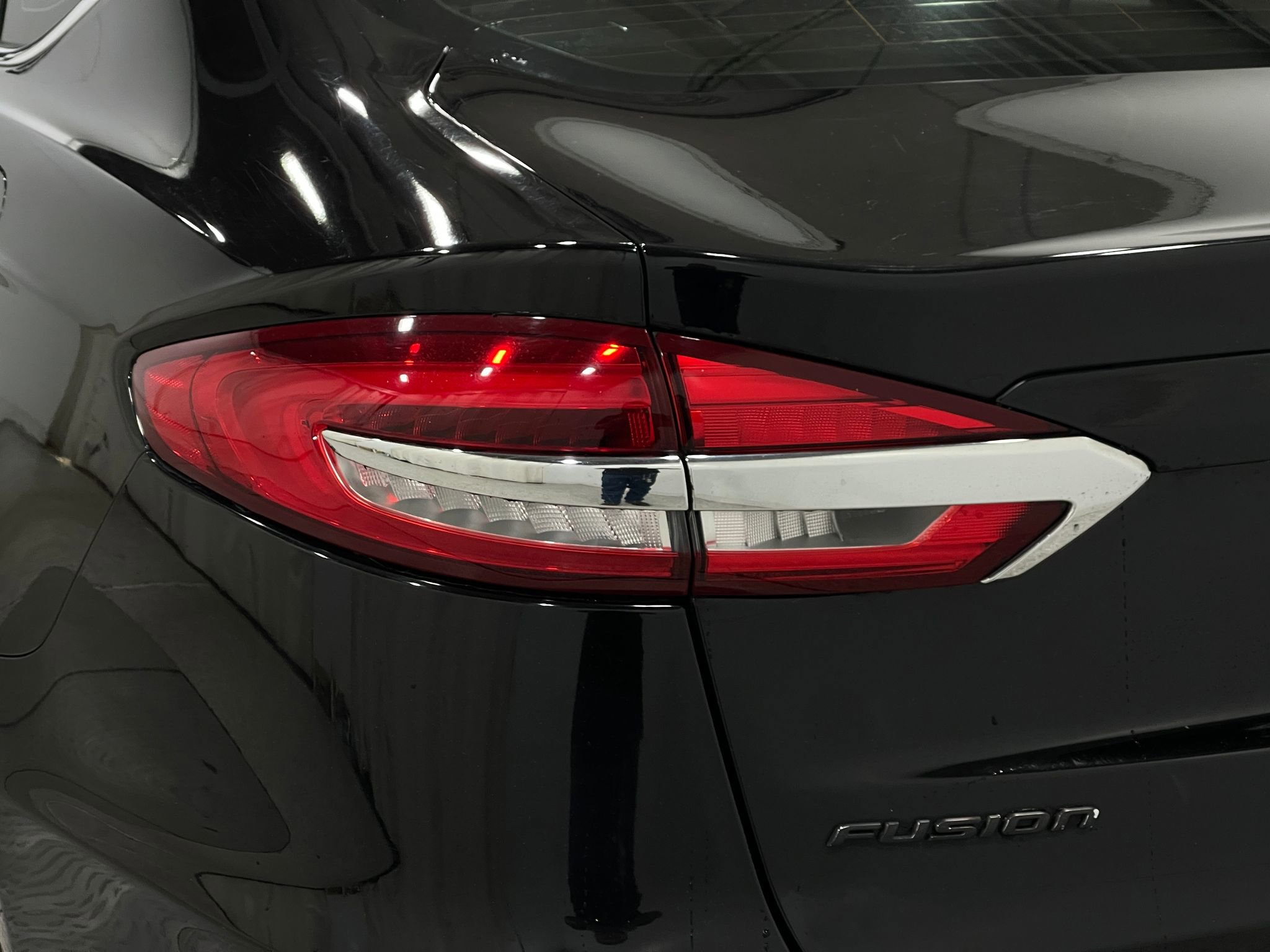 Used 2019 Ford Fusion SEL FWD image 32