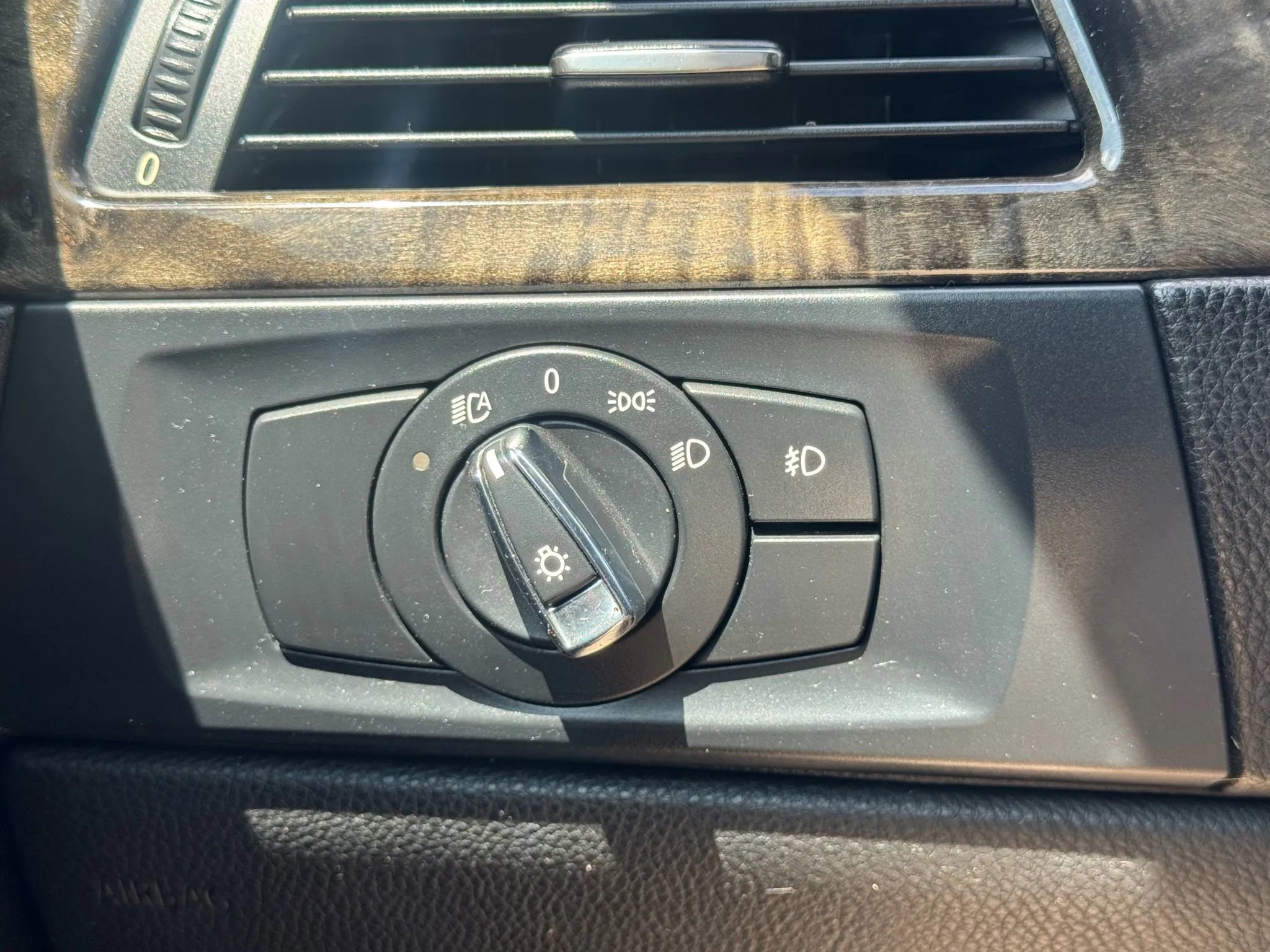 Used 2009 BMW 328i Convertible image 36