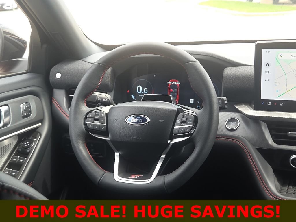 Used 2025 Ford Explorer ST image 12