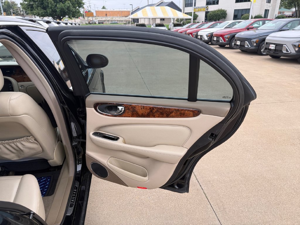 Used 2004 Jaguar XJ8 RWD image 22