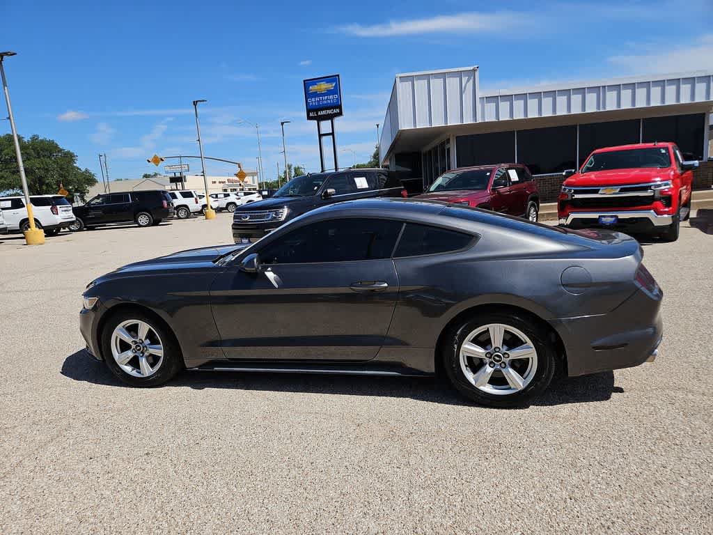 Used 2017 Ford Mustang Coupe RWD image 5