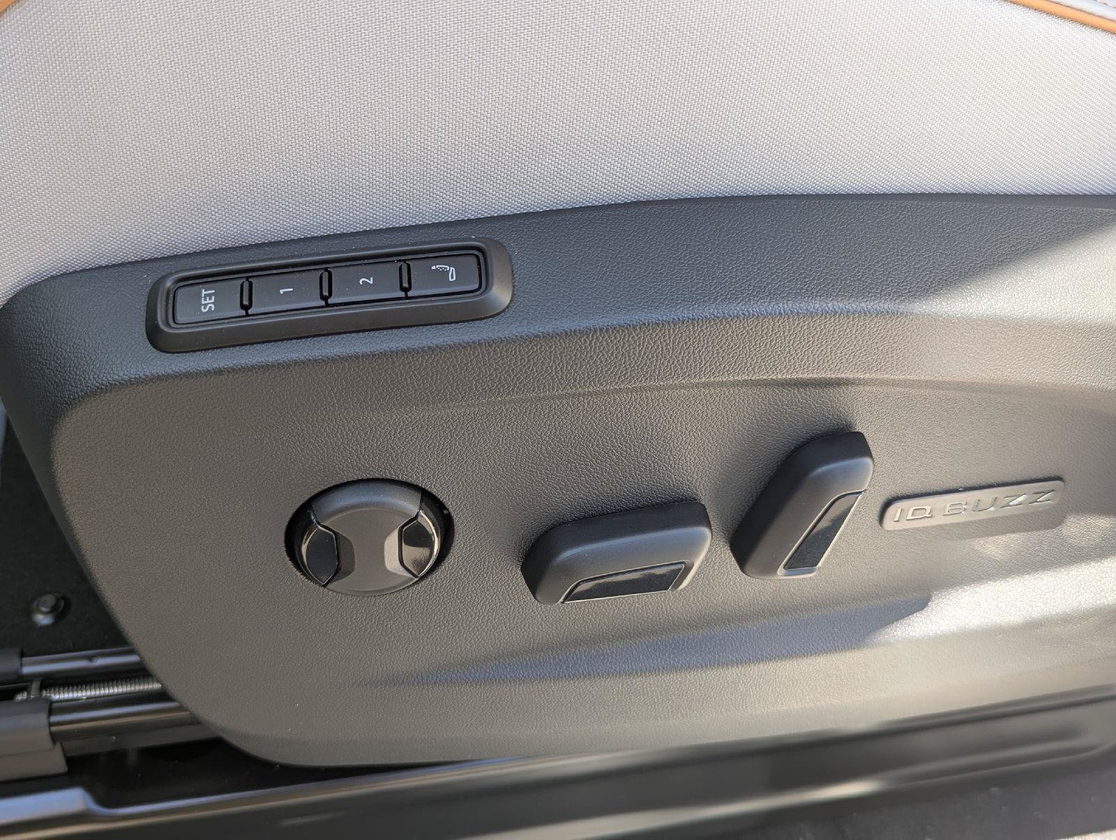 New 2025 Volkswagen ID. Buzz Pro S Plus AWD/4WD image 34